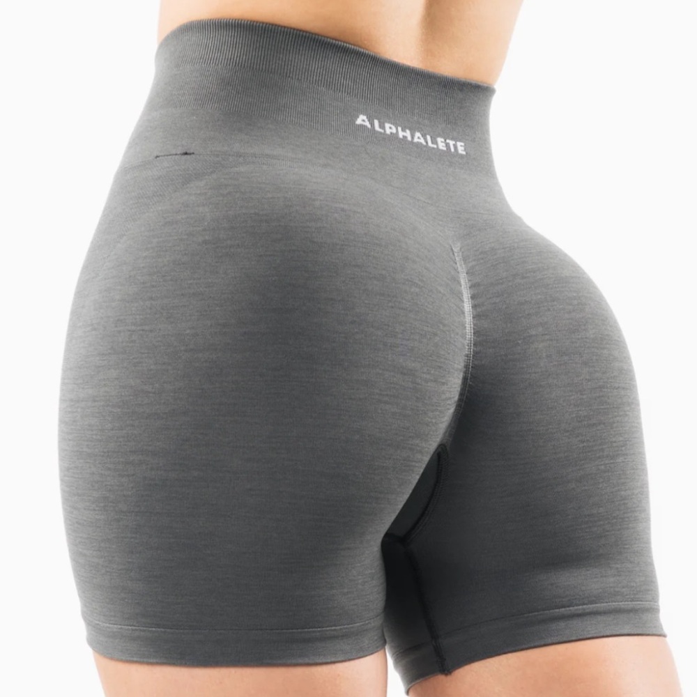 alphalete amplify shorts 4.5”